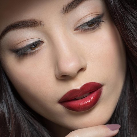 (3) Warna Lipstik yang Menarik Bagi Perempuan maupun Pria