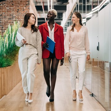 img-title Menurut Penelitian, Ini Pilihan Warna yang Bikin Perempuan Terlihat Menarik di Mata Orang Lain, Pernah Buktikan?
