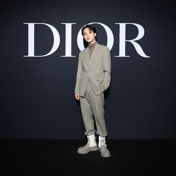 Dari Jimin hingga J-Hope dan Robert Pattinson! Simak Gaya Para Selebriti di Fashion Show Dior Men