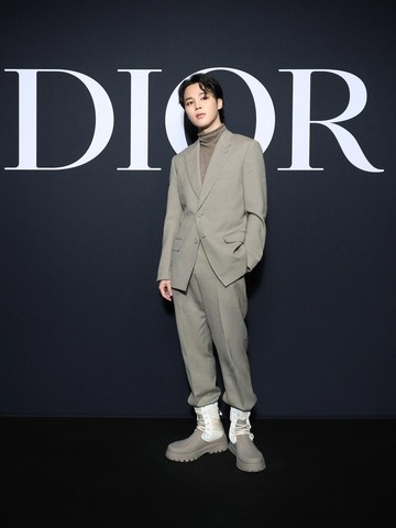 Dari Jimin hingga J-Hope dan Robert Pattinson! Simak Gaya Para Selebriti di Fashion Show Dior Men