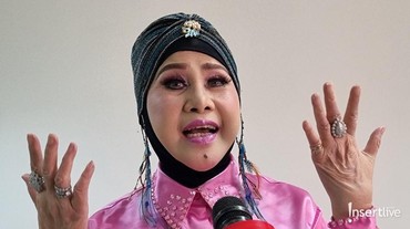 img-title Elvy Sukaesih Akan Terus Eksis Nyanyi Dangdut Sampai Tak Ada Lagi Fans yang Suka
