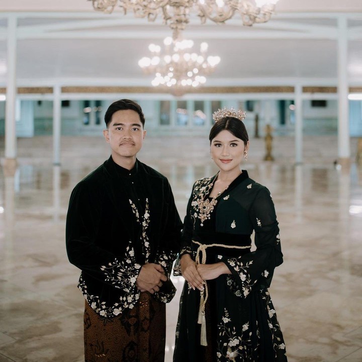 <p>Sebelum menikah dengan Kaesang, Erina pun sering menarik perhatian publik karena penampilannya yang anggun dan punya segudang prestasi, Bunda. Bahkan, dirinya dan Kaesang disebut pasangan yang beruntung karena memiliki latar belakang yang luar biasa. (Foto: Instagram@kaesangp)</p>