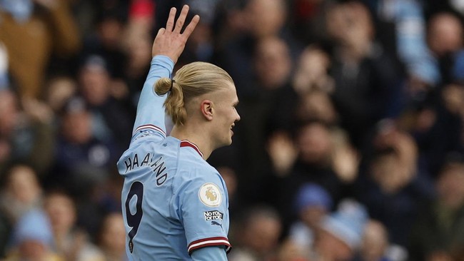 Bomber Manchester City Erling Haaland terus membuat kejutan dengan melampaui jumlah gol top skor Liga Inggris musim lalu.