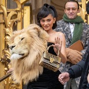 Momen Viral di Peragaan Haute Couture, dari Kontroversi Gaun Kylie Jenner hingga Koleksi Nyeleneh Viktor & Rolf