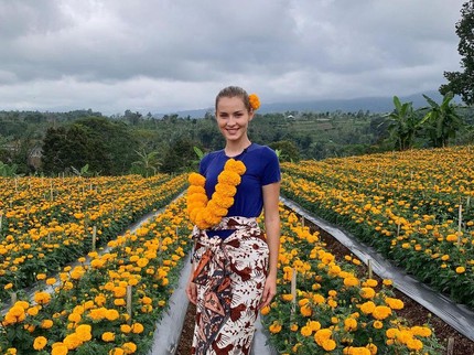 Kisah Bule Rumania Senang di Indonesia, Ikut Pasukan Oranye Bersihkan Sampah
