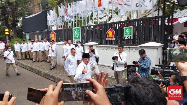 Sandiaga menyebut Gerindra telah menetapkan Prabowo Subianto sebagai calon presiden 2024. Menurutnya, sebagai kader wajib mengikuti setiap keputusan partai.
