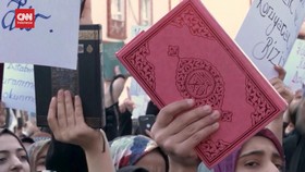 VIDEO: Ribuan Warga Turki Berunjuk Rasa Protes Pembakaran Al-Quran