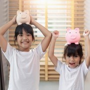 Orang Tua Wajib Tahu, Ini Tips Menanamkan Kebiasaan Menabung pada Anak Sejak Dini