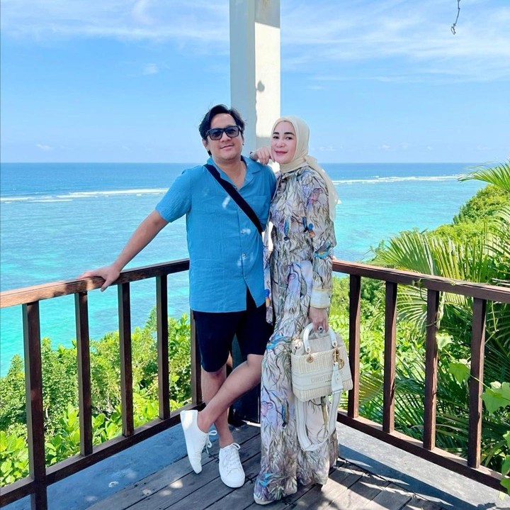<p>Di sela-sela kesibukan Andre Taulany, ia kerap mengajak sang istri berlibur. Seperti ketika mereka menikmati suasana di Pulau Dewata belum lama ini. (Foto: Instagram @erintaulany)</p>