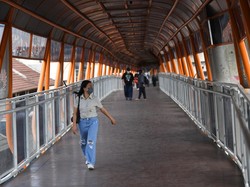 Kini Lewat Skywalk Kebayoran Bayar Rp 3.500 Meski Tak Naik TransJakarta