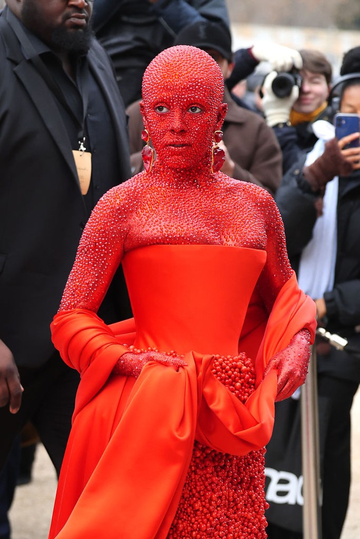 LOS ANGELES, CALIFORNIA - DECEMBER 08: Doja Cat attends Celine at The Wiltern on December 08, 2022 in Los Angeles, California. (Photo by Matt Winkelmeyer/Getty Images for CELINE) Momen Fashion Terheboh Tahun 2023, Masih Ingat?