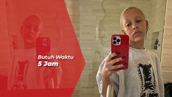 Doja Cat Tampil Serba Merah Dihiasi 30 Ribu Swarovski di Paris Fashion Week