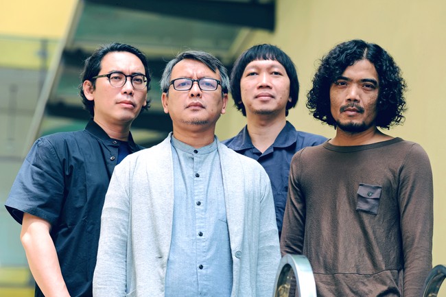 Bertumbuh dan Mengakar Kuat Seperti Rimpang Milik Efek Rumah Kaca Album Rimpang milik Efek Rumah Kaca menggambarkan sebuah perjalanan personal soal proses bertumbuh dan mengakar kuat.