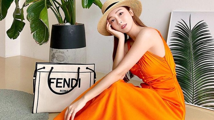 img-title 5 Gaya Feminin ala Jessica Jung yang Cocok untuk Kencan Bareng Pacar