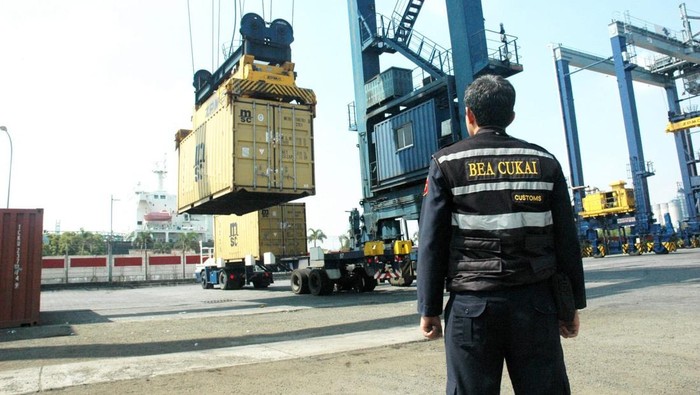 Beli Sepatu Rp10 Juta Kena Pajak Rp31 Juta, Ini Kata Bea Cukai!