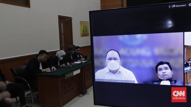 Bos KSP Indosurya Henry Surya sempat divonis bebas oleh PN Jakbar dalam kasus penggelapan dana nasabah.