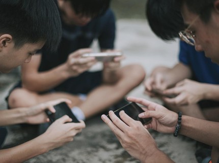 3 Cara Membicarakan Pornografi pada Anak Menurut Psikolog, Kapan Waktu Tepat?