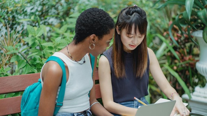 Aquarius selalu berusaha menyelesaikan masalah dengan analisisnya yang sangat teliti/Foto: pexels.com/zen-chung