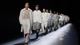 'Pengaruh' Yves Saint Laurent di Koleksi Dior oleh Kim Jones