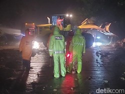 Sempat Putus Total Akibat Longsor, Jalur Sitinjau Lauik Kembali Dibuka
