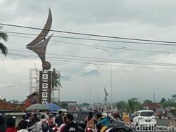 Proyek Jembatan Ciloseh Jadi Titik Keramaian Baru di Tasikmalaya