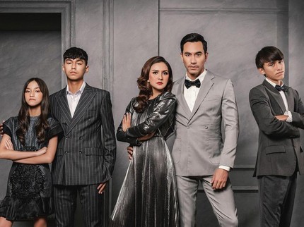 7 Potret Keluarga Darius dan Donna, Disebut bak Keluarga David Beckham Versi Indonesia