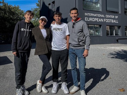 Momen Donna & Darius Temui 2 Anaknya Ikut Turnamen Sepakbola di Spanyol, 3 Bln Terpisah