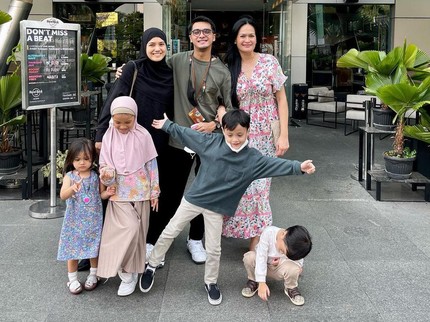 9 Artis yang Mendidik Anak dengan Cara Parenting Islami, Menarik Ditiru