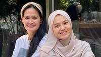 7 Potret Kedekatan Donna Harun dan Herfiza yang Disebut Menantu-Mertua Idaman