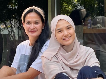 7 Potret Kedekatan Donna Harun dan Herfiza yang Disebut Menantu-Mertua Idaman