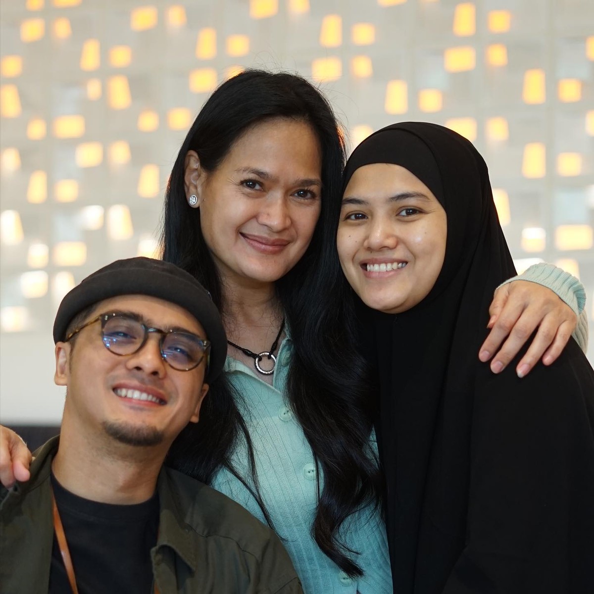 Keluarga Donna Harun&comma; Ricky Harun&comma; dan Herfiza
