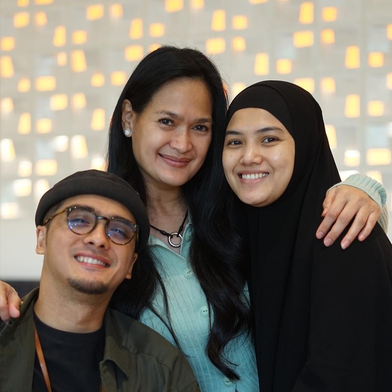 Keluarga Donna Harun&comma; Ricky Harun&comma; dan Herfiza