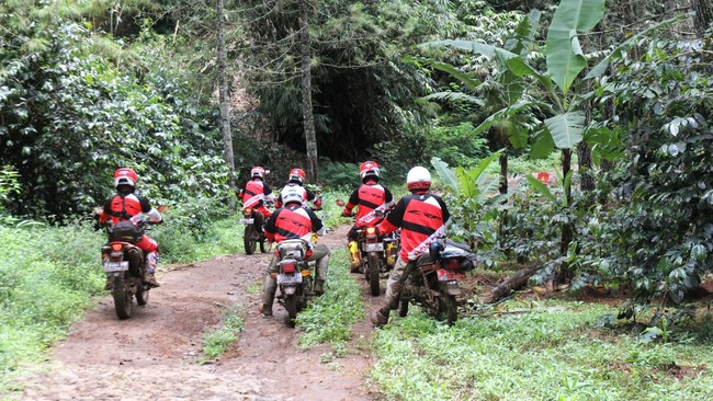14 anggota klub motor dilaporkan hilang di Hutan Banjalaweh, setelah dilakukan pencarian satu orang tewas.