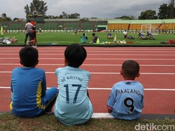 Saat De Bruyne dan Haaland Nonton Persib Latihan