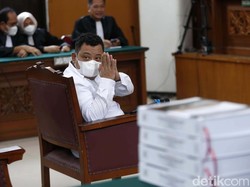 Pembelaan Diri Kuat Akui Bodoh dan Bingung Dituntut 8 Tahun Bui