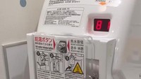 <p><em>Nursery room</em> di Mall Jepang yang satu ini diketahui tersedia untuk umum dan tidak dikenakan biaya alias gratis, Bunda. Selain itu, fasilitas yang disediakan pun terbilang super lengkap. Seperti potret yang satu ini, mereka menyediakan air panas untuk membuat susu, air pendingin, dan microwave untuk menghangatkan MPASI. (Foto: Instagram@tamiatriandini)</p>