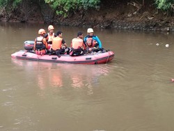 Sudah 2 Hari, Bocah Tenggelam di Kali Ciliwung Jaksel Belum Juga Ditemukan