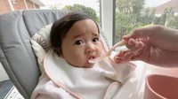 <p>"<em>Here we go again</em> memulai agenda baru di kehidupan Alisha Prameswari..semoga senang dan lahap selalu yah nak <em>we Love youuu</em>," tulis Aliya (Foto: Instagram: @ruby_26)</p>