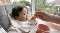 <p>Bunda, kita doakan agar Alisha selalu diberikan kesehatan dan kasih sayang dari orang-orang sekitarnya, ya! (Foto: Instagram: @ruby_26)</p>