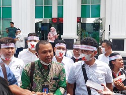 Pembeli Meikarta Kecewa, Datang dari Luar Kota tapi Sidang Ditunda Lagi!