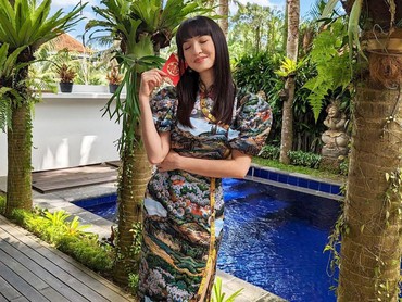 img-title Rayakan Imlek, Penampilan Baru Raline Shah Disebut Mirip Lisa BLACKPINK
