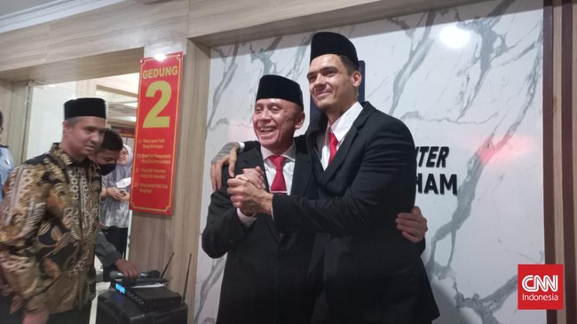 Shayne Pattynama mengungkap ambisinya bersama Timnas Indonesia setelah resmi menjadi WNI. Tak tanggung-tanggung, Shayne ingin membawa Indonesia ke Piala Dunia.