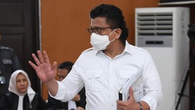 Pengunjung Berdesakan Masuk Ruang Sidang Vonis Sambo