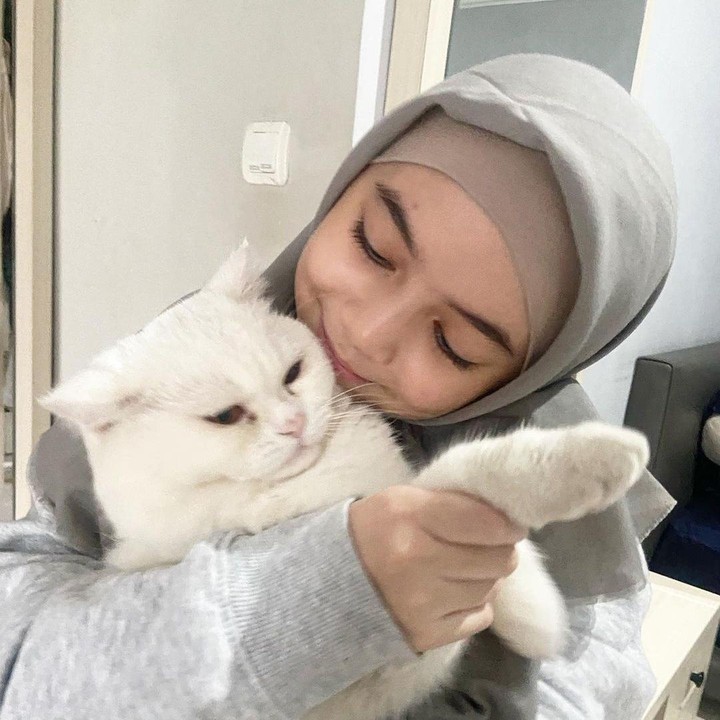 <p>Sienna yang kini akan memasuki usia remaja tumbuh cantik seperti kedua Bundanya, ya? (Foto: Instagram @nesyanabila)</p>