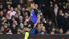 FOTO: Kane Tertawa, Tottenham Gembira