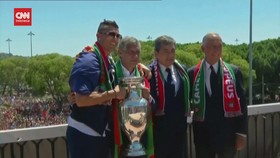 img-title VIDEO: Dipecat Portugal, Fernando Santos Latih Timnas Polandia