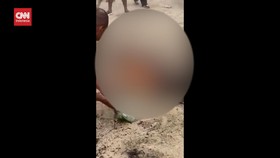 VIDEO: Perempuan Paruh Baya Dibakar Warga di Sorong Papua Barat