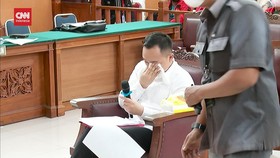 VIDEO: Sambil Terbata-bata, Ricky Rizal Bacakan Nota Pembelaan