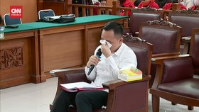 VIDEO: Berlinang Air Mata, RR Minta Maaf ke Ibu, Istri dan Anak