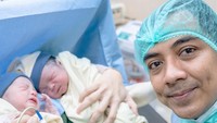 <p>Indri Giana melahirkan bayi kembarnya di usia kehamilan 36 minggu 3 hari. Ustaz Riza tampak mendampingi sang istri saat melahirkan bayi kembar Ali dan Alif. (Foto: Instagram @ustdzrizamuhammad/ @_indrigiana)</p>